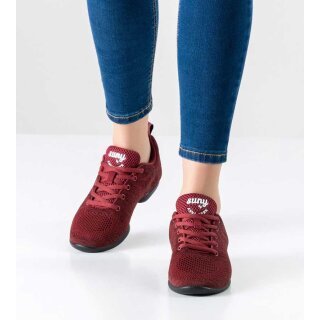 anna-kern-135-bold-sneaker